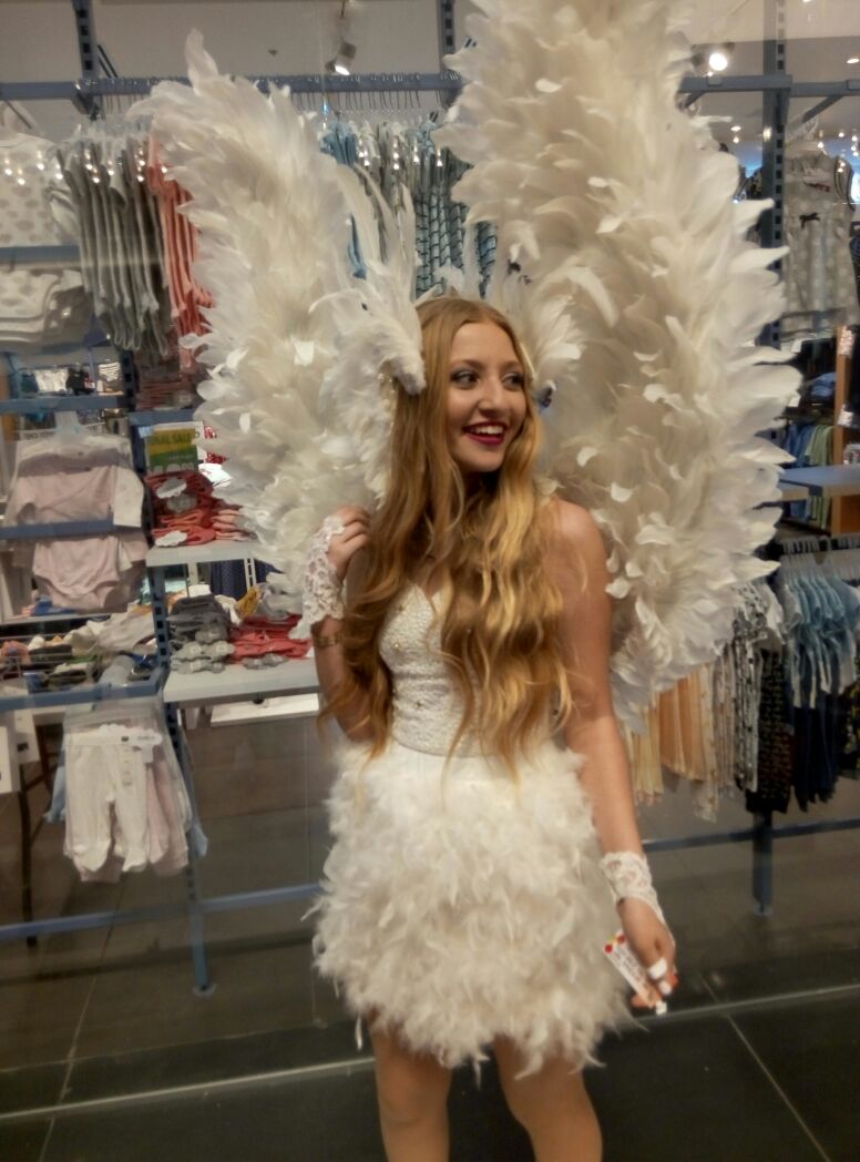 פרס התחפושת היפה הולכת לנערה הזו, שהתחפשה למלאך (צילום: ערן בר שושן)